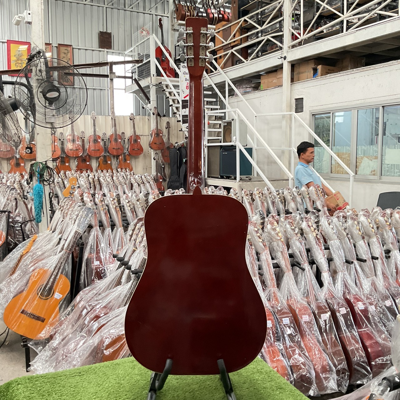 กีต้าร์โปร่ง Phenix : W130