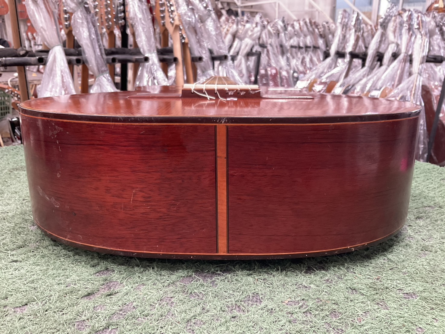 กีต้าร์คลาสสิค ยี่ห้อตามภาพ