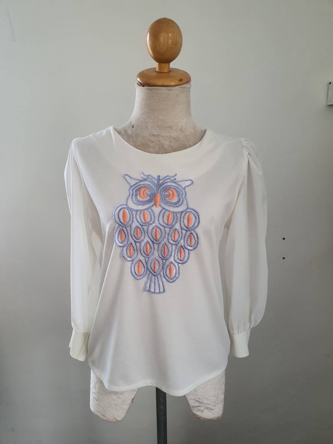FF05479 เสื้อแฟชั่น สีขาวลายนกฮูกปัก