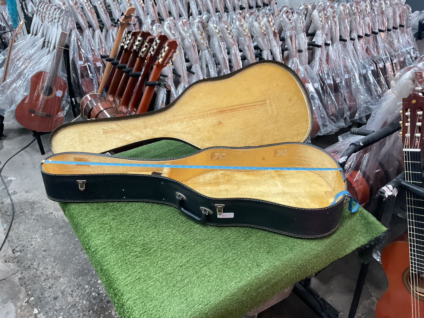 กล่องเคสกีต้าร์คลาสสิค