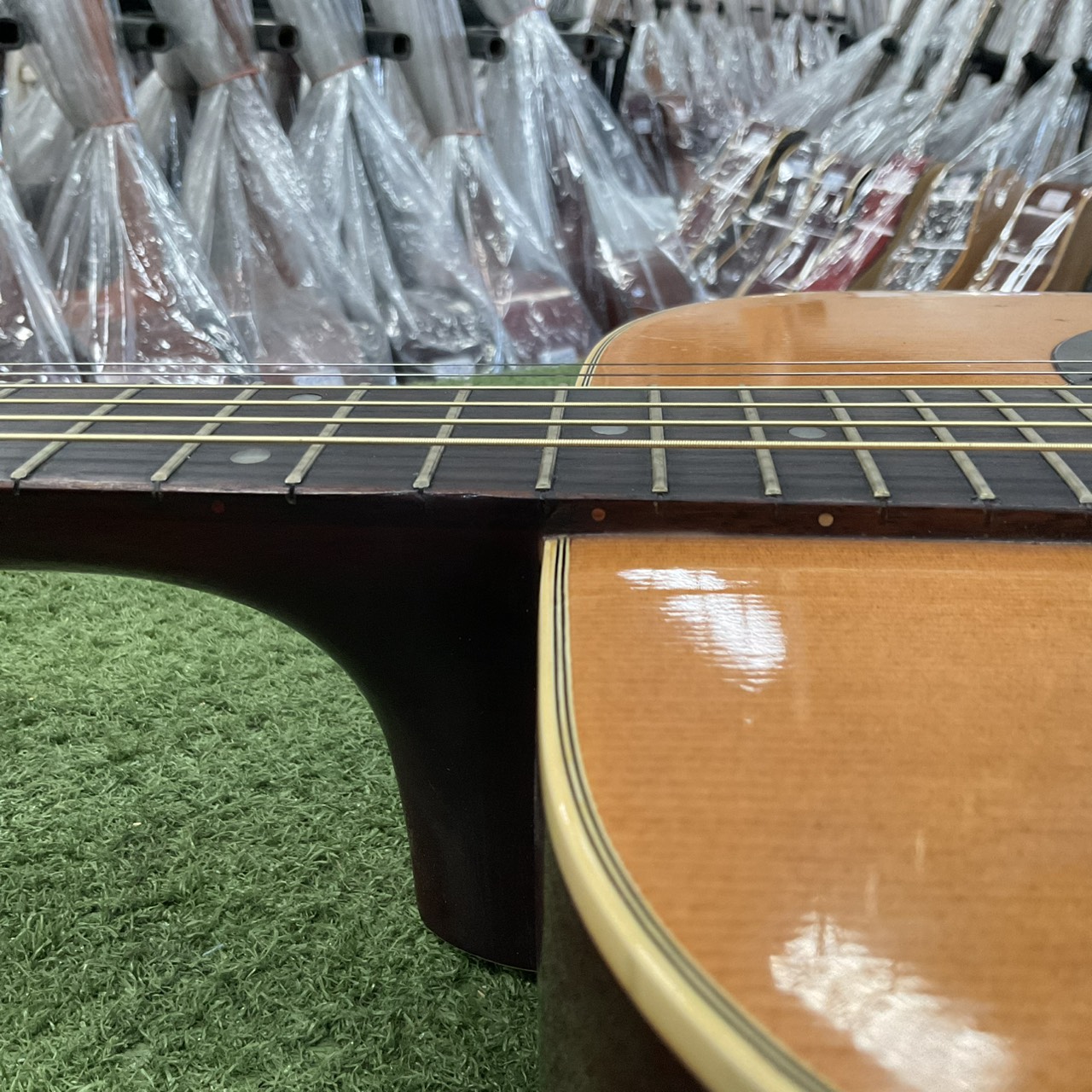 กีต้าร์โปร่ง Aria : W-180