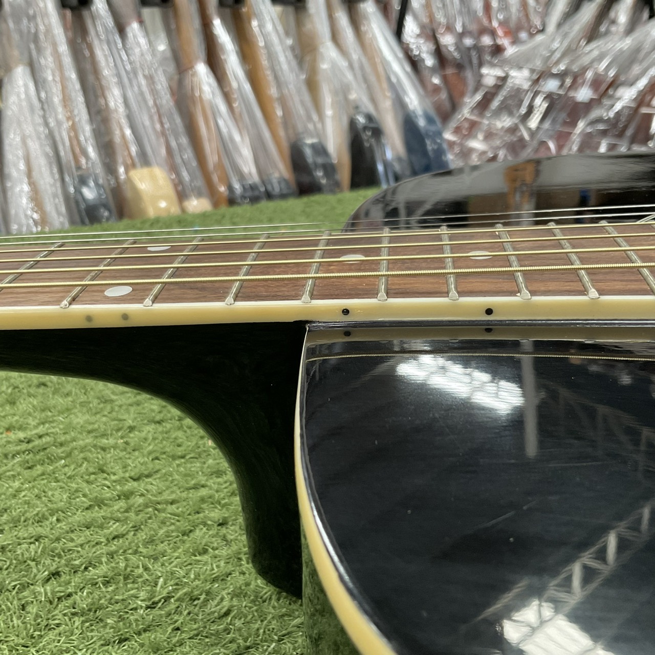 กีต้าร์โปร่ง HONEY BEE : W-15 BK