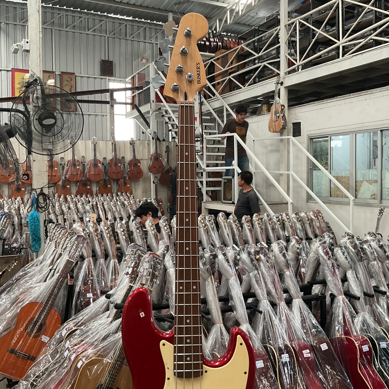 กีต้าร์เบส BUSKER'S