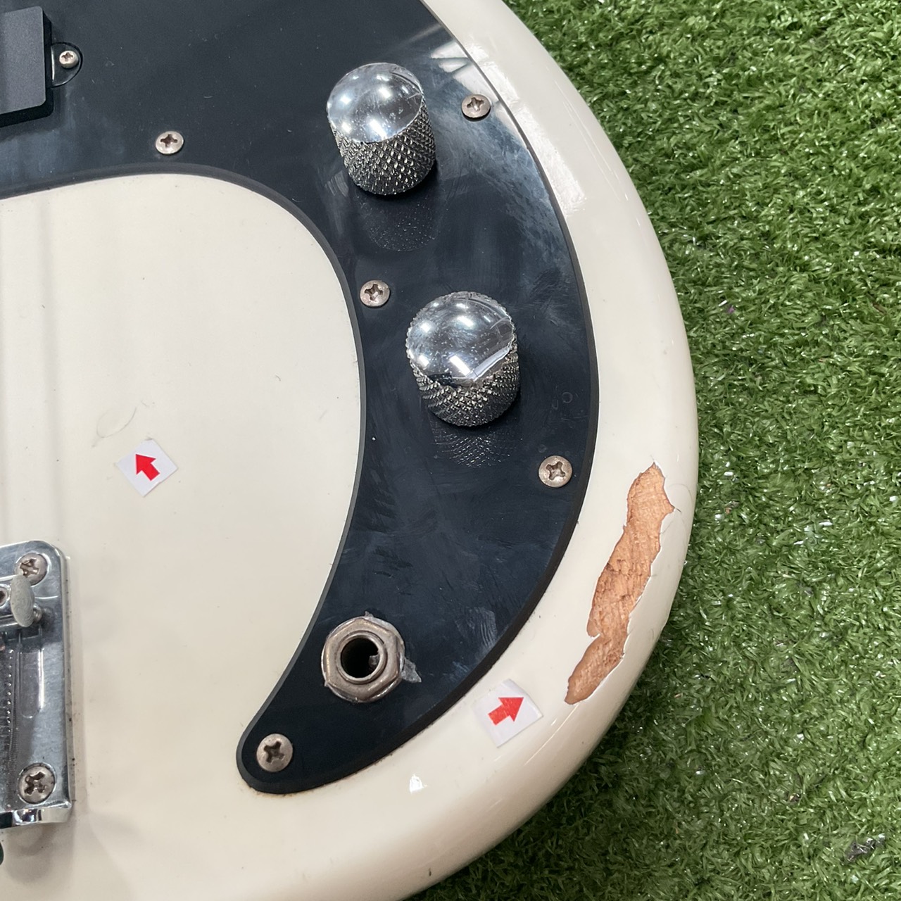 กีต้าร์เบส BUSKER'S