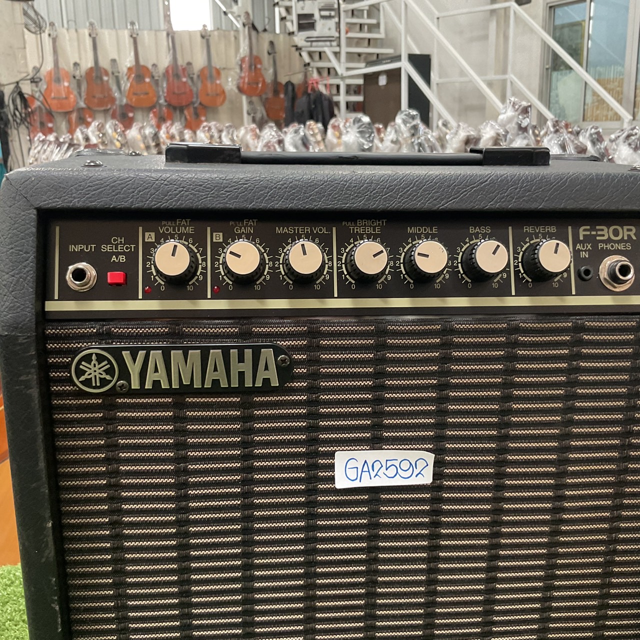 แอมป์กีต้าร์ YAMAHA : F-30R