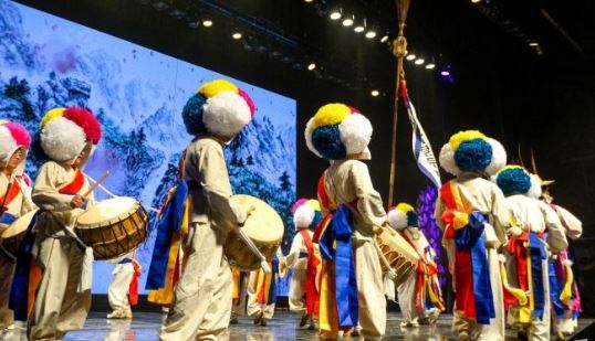กลองฟ้อนรำพื้นบ้านเกาหลี 한국 민속춤 북 Korean Farm Drum Dance