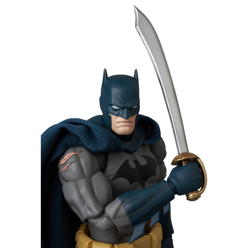 MAFEX No.295 MAFEX BATMAN DAMAGE Ver. "BATMAN:HUSH"(Pre-order)