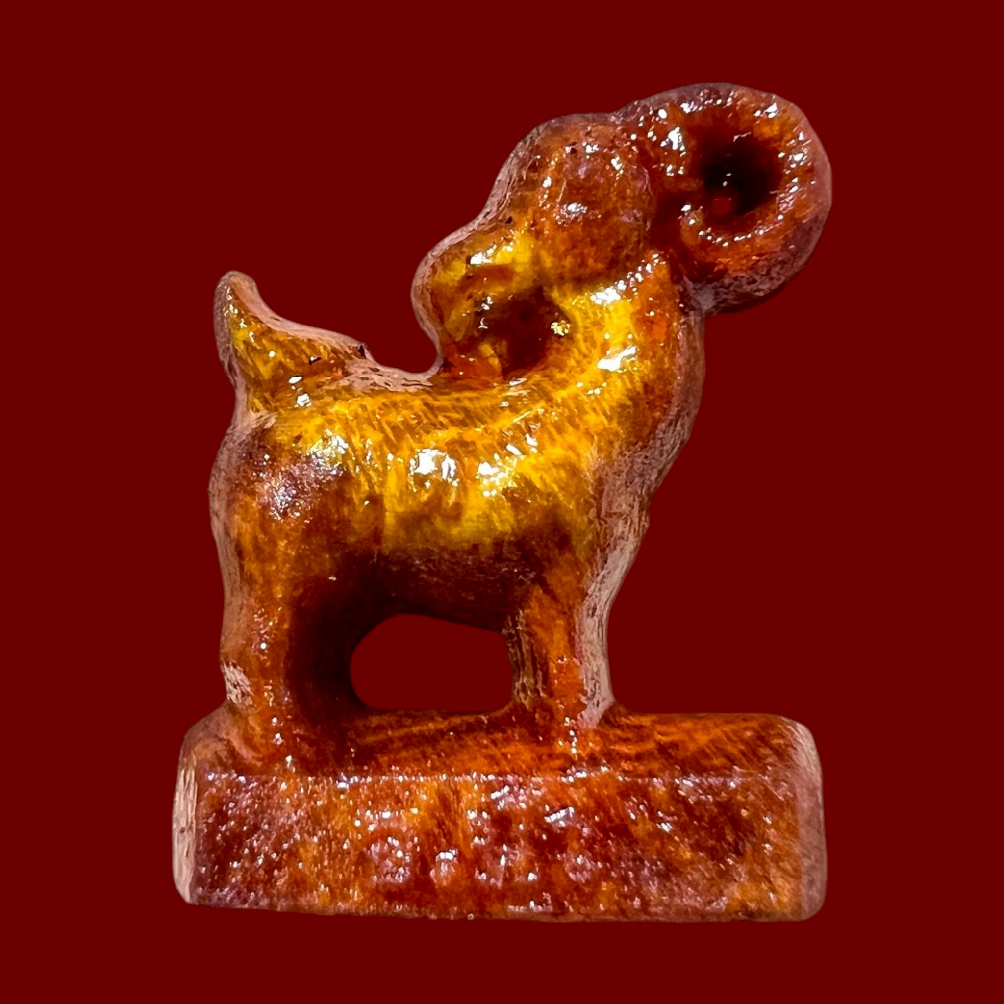 พญาแพะเหลียวหลัง (ไม้ขนุนตายพราย) Backward-Gazing Goat King. (dead-standing jackfruit wood) SKU-04002