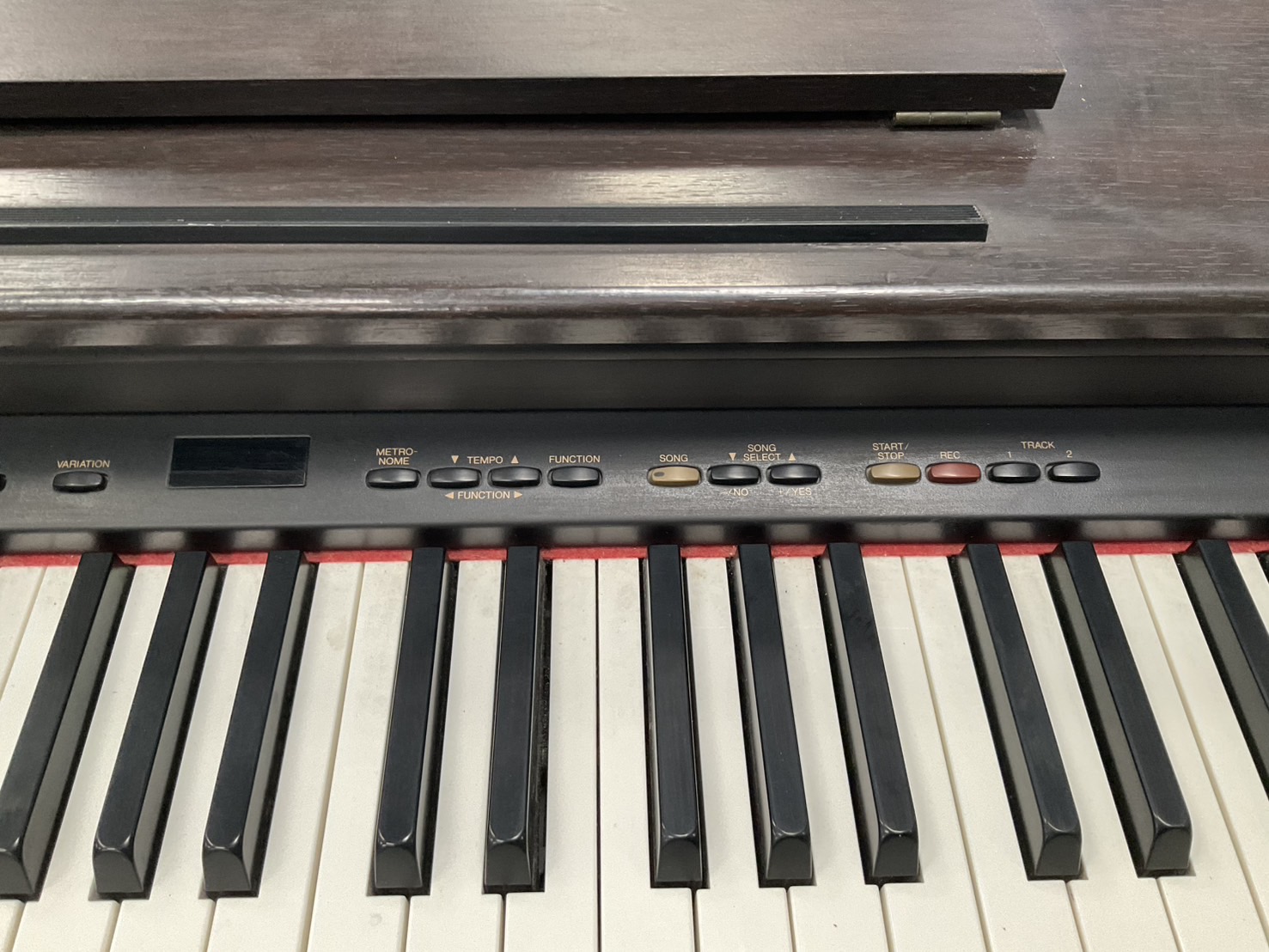 เปียโน YAMAHA : YDP-201 สินค้าไม่พร้อมใช้งาน (ต้องซ่อม)