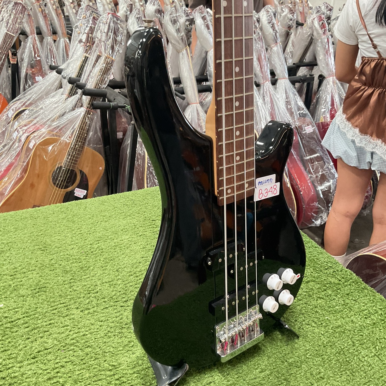 กีต้าร์เบส BUSKER'S