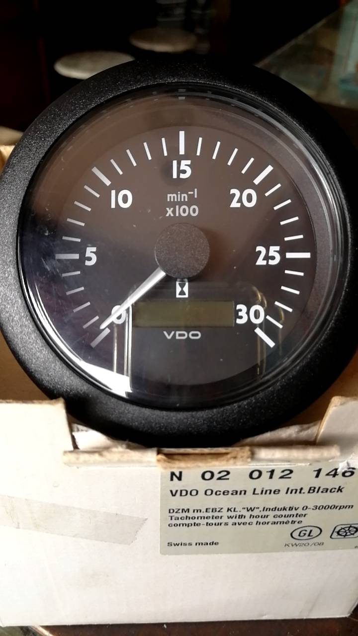 เกจ์วัดรอบ VDO 3000 RPM + วัดชั่วโมง เซ็นเซอร์ 12/24 V