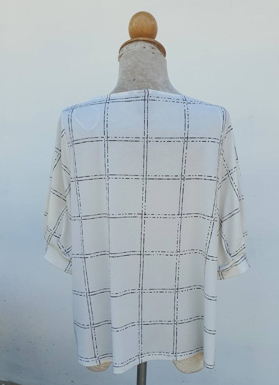 FF05199 เสื้อผ้ามือสอง สีขสวลาย แบรนด์ อก 40-46 นิ้ว