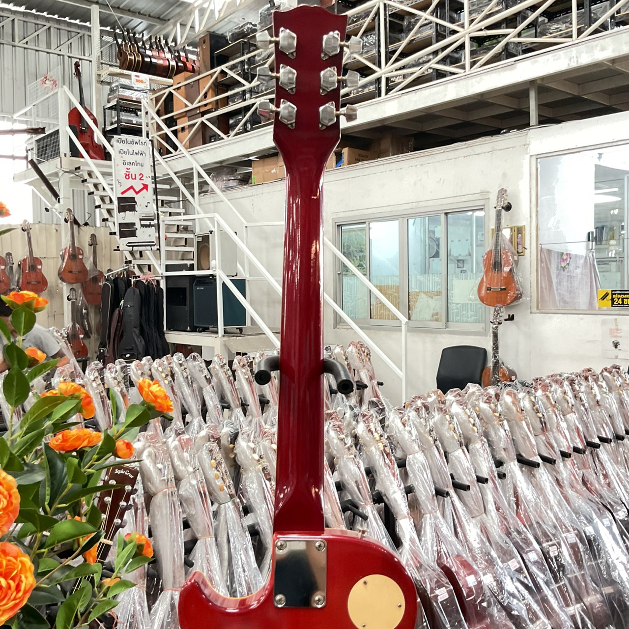 กีต้าร์ไฟฟ้า HOLLY