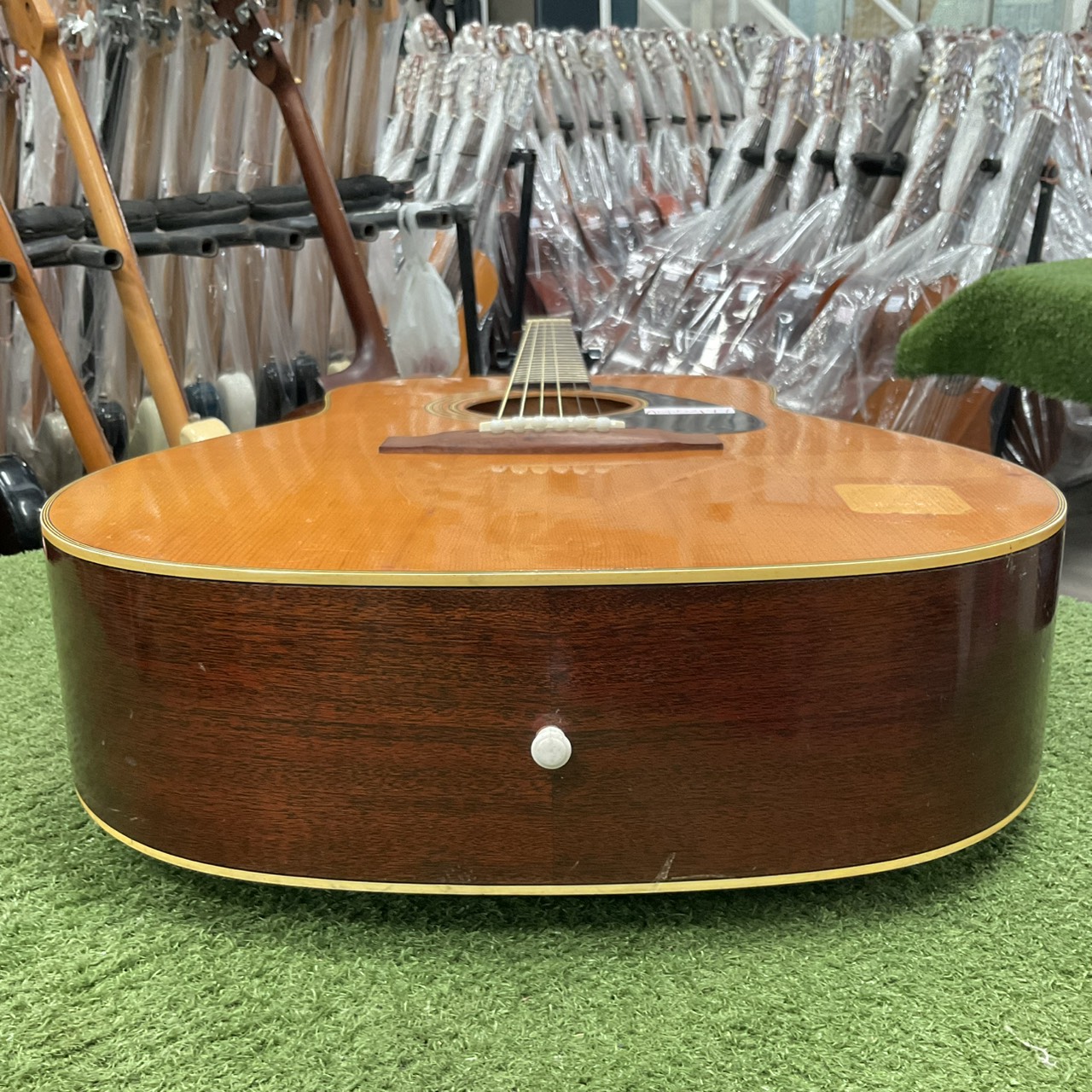 กีต้าร์โปร่ง YAMAHA : FG-200J