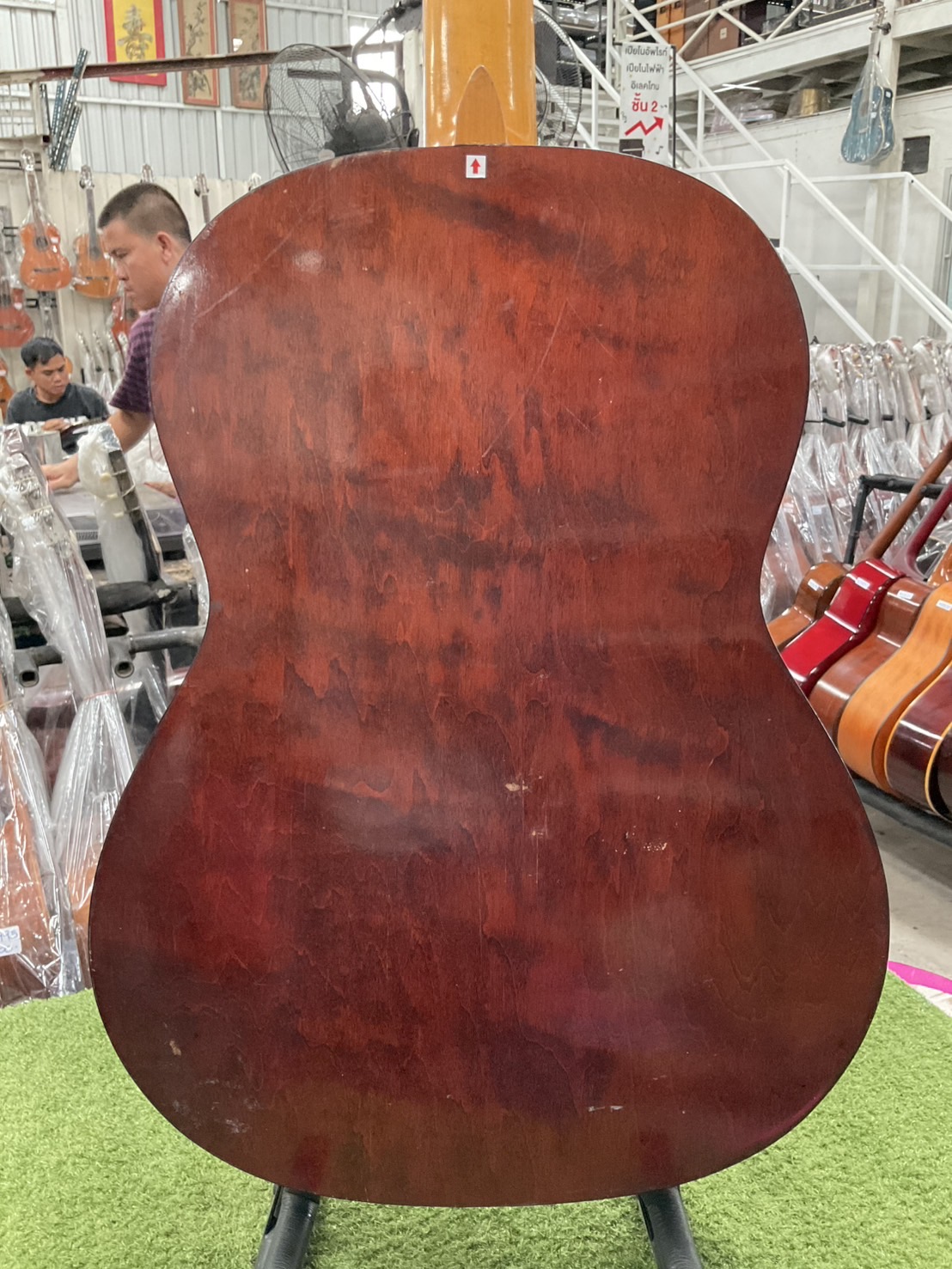 กีต้าร์คลาสสิค ยี่ห้อตามภาพ