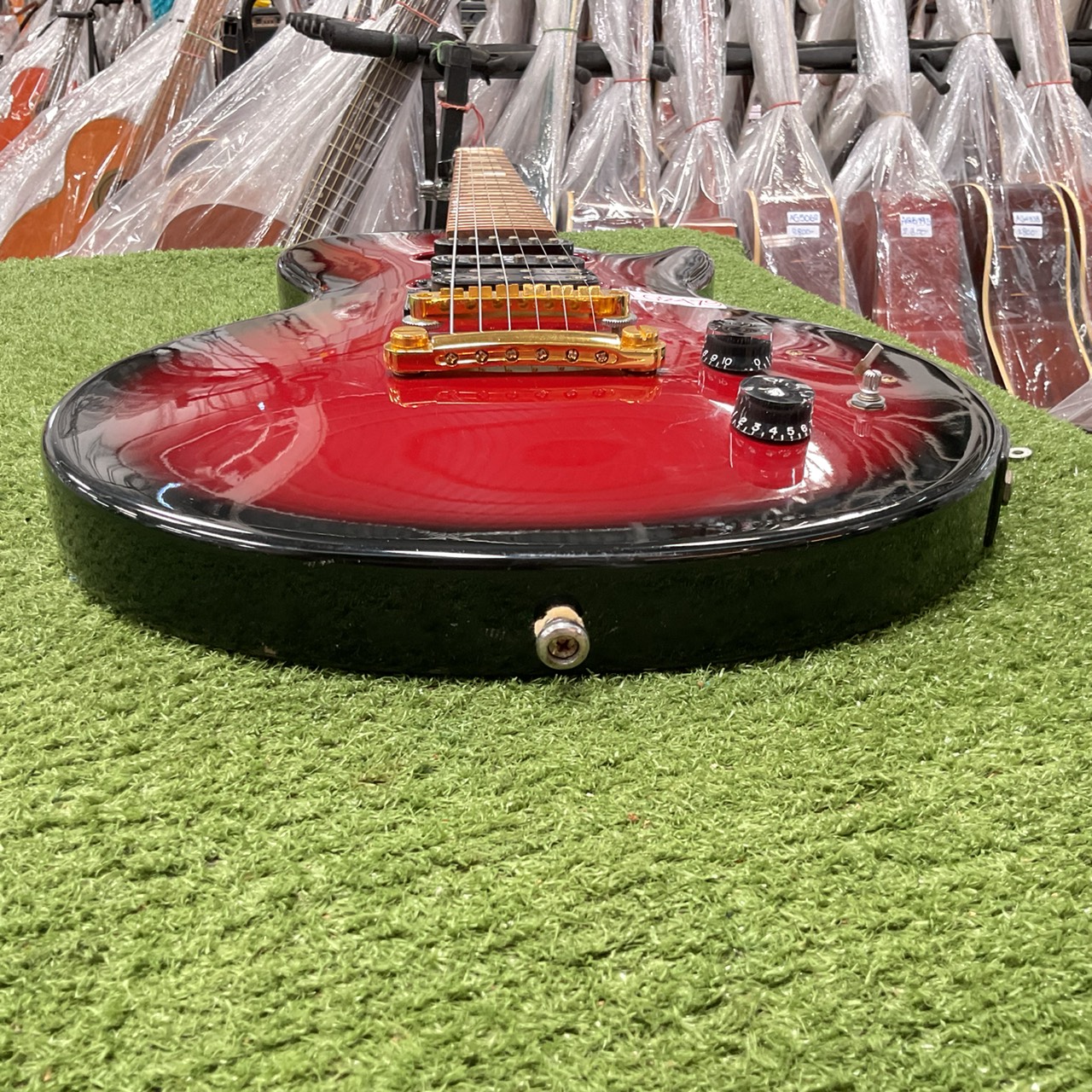 กีต้าร์ไฟฟ้า Grass Roots