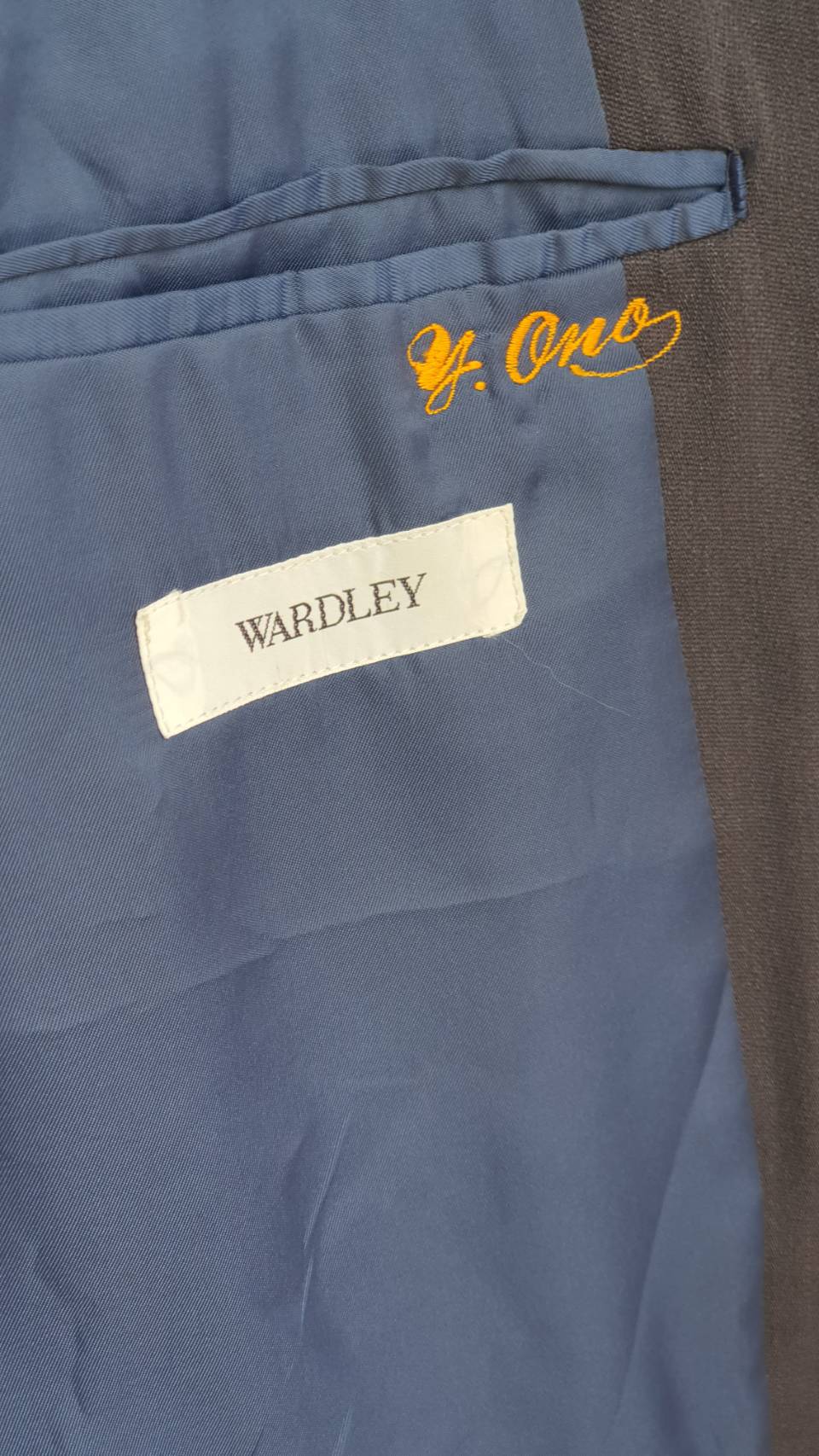 SUIT-A0011 เสื้อสูท มือสอง แบรนด์ WARDLEY สีกรมดำออกเทาเข้ม อก 42 นิ้ว