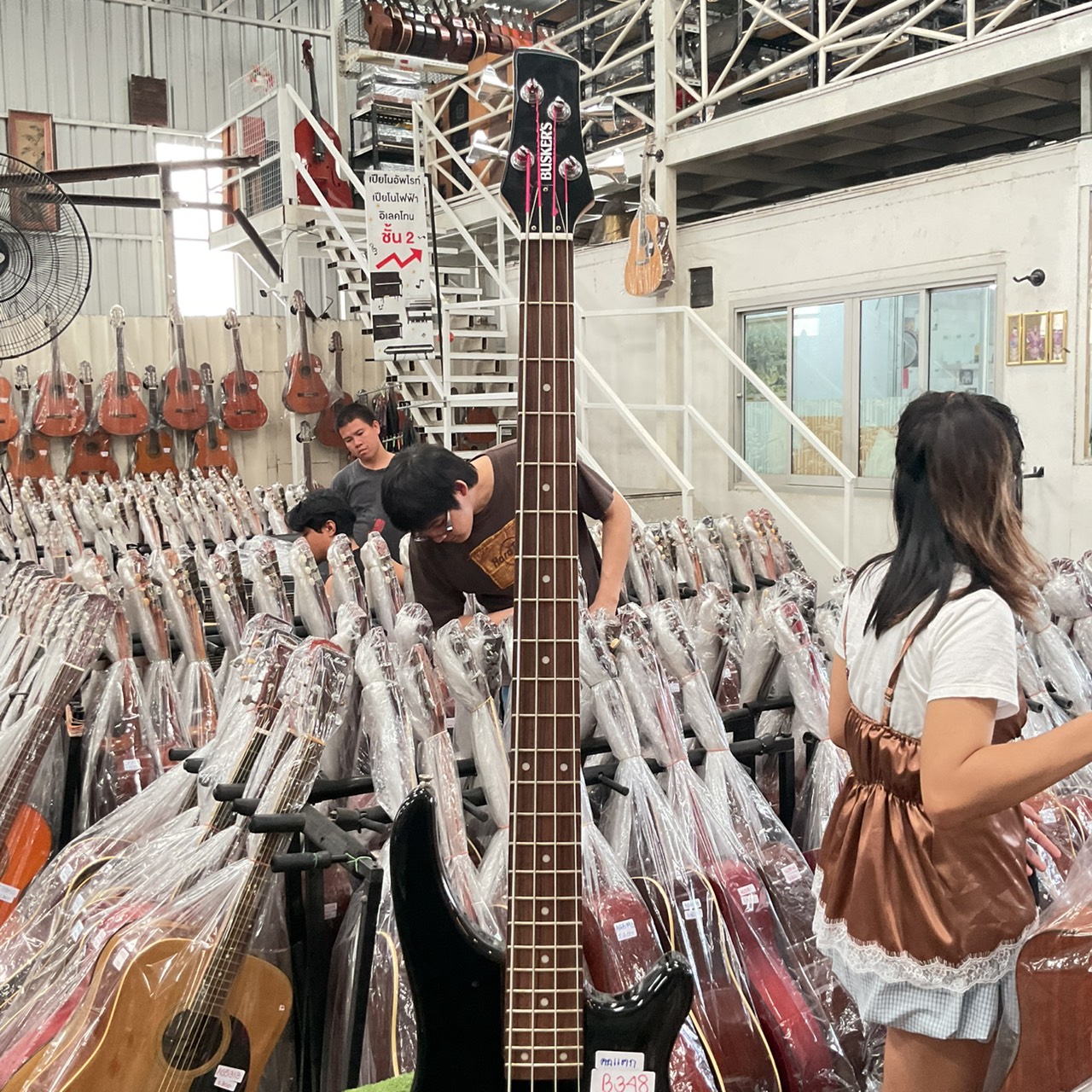 กีต้าร์เบส BUSKER'S