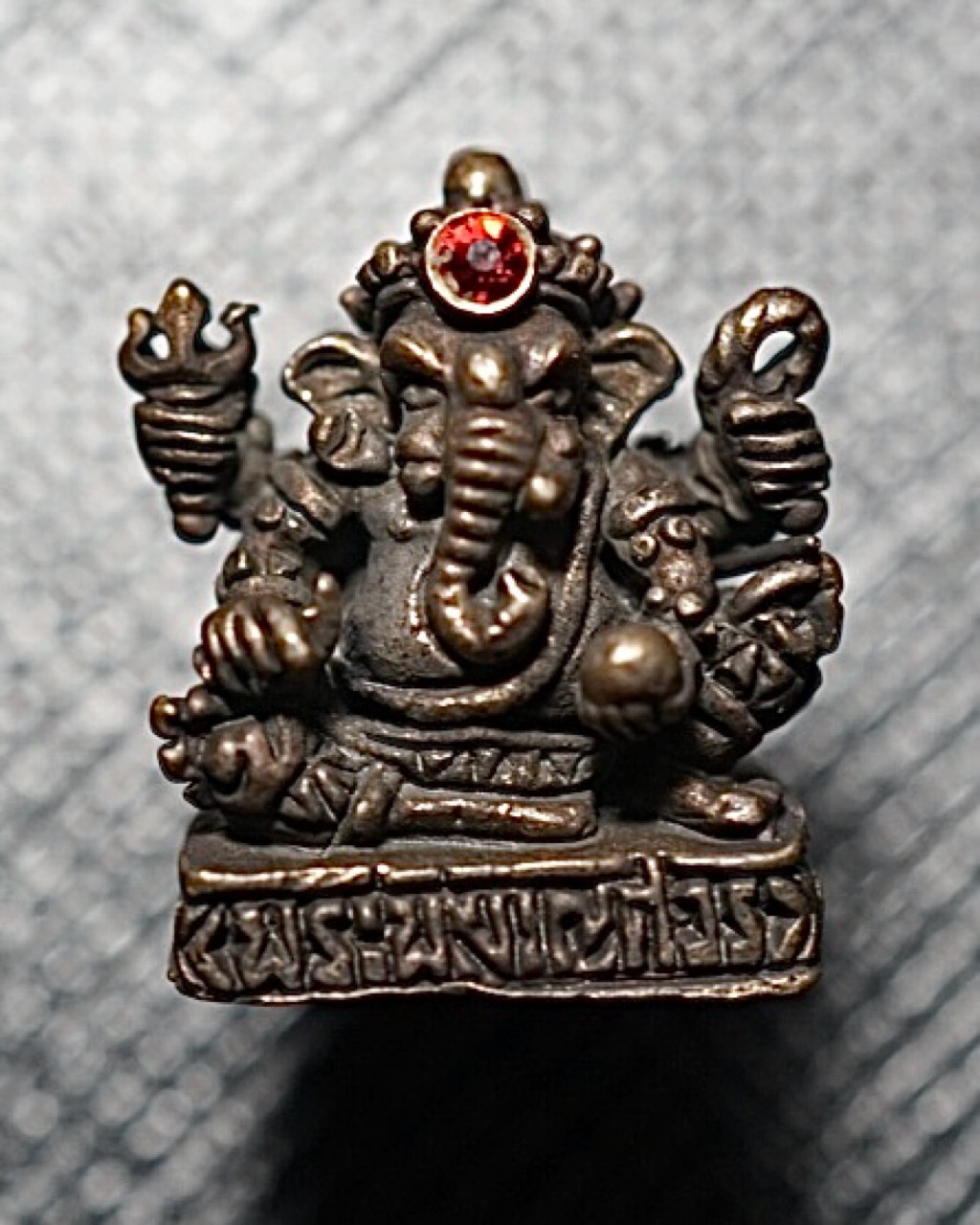 พระพิฆเนศวร (พิมพ์เล็ก, เนื้อสัมฤทธิ์รมดำ) Ganesha (Small size, Bronze Material, Black Plated). SKU-03148
