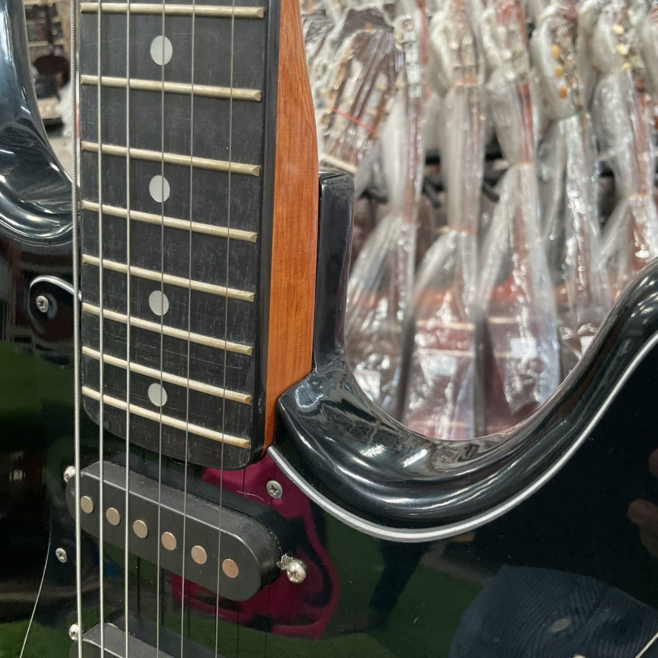 กีต้าร์ไฟฟ้า Tomson