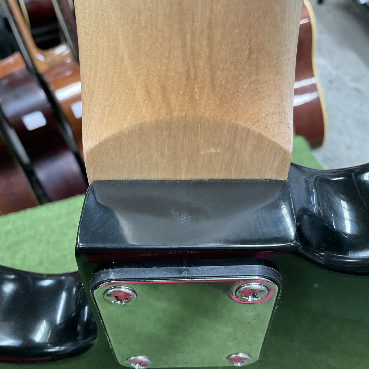 กีต้าร์เบส Gion