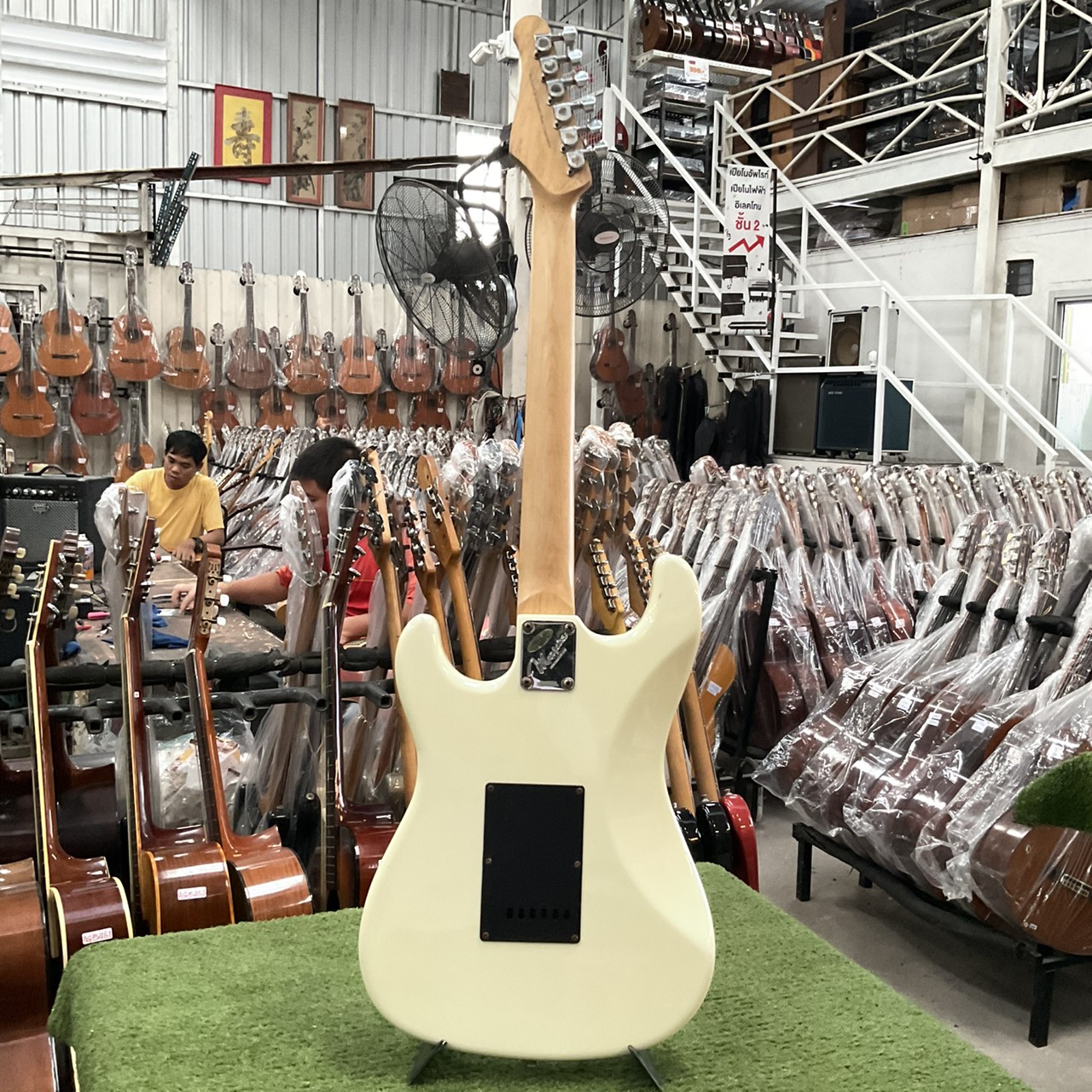 กีต้าร์ไฟฟ้า Mavis