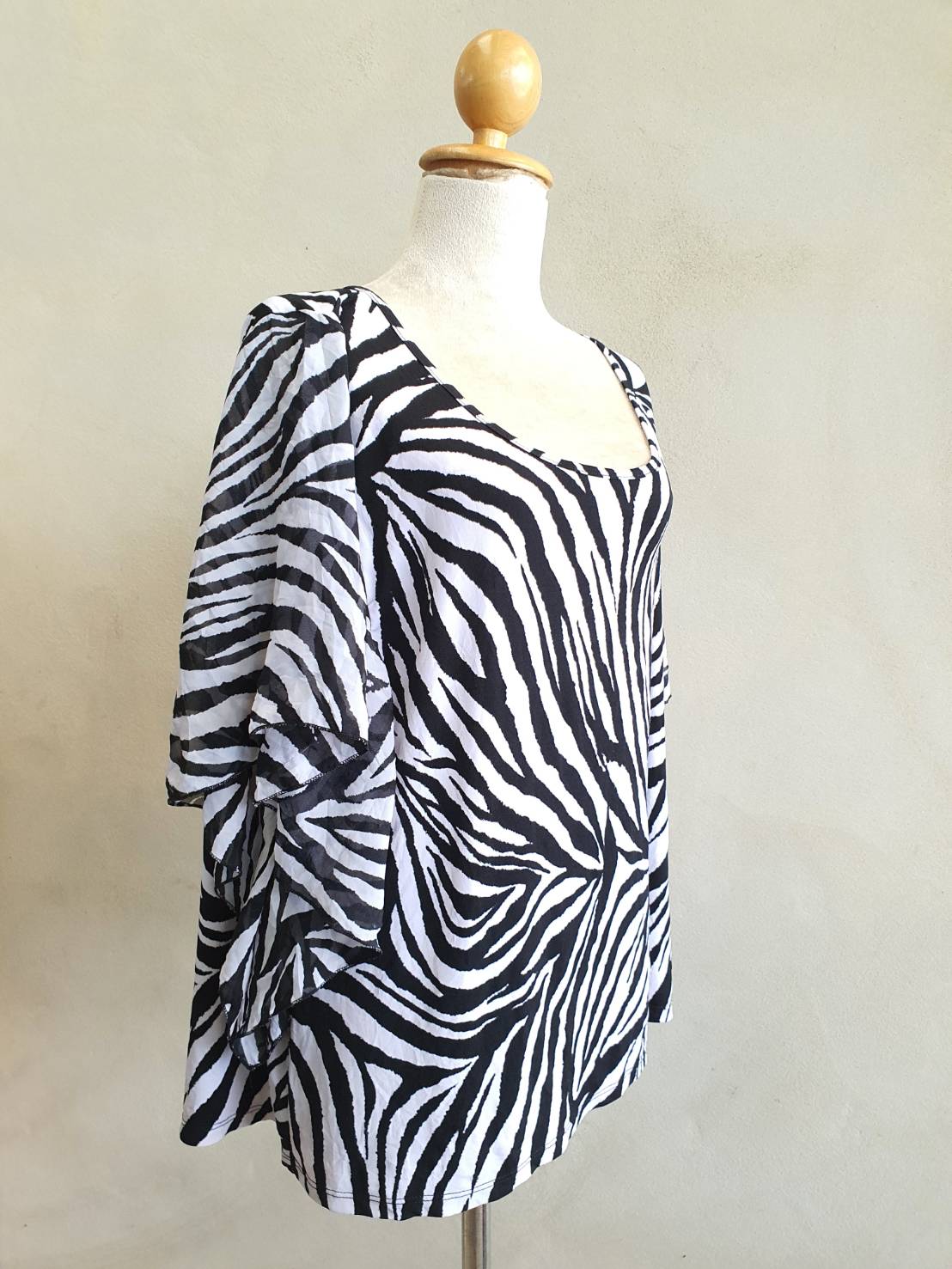 FF04936 เสื้อผ้ามือสอง สีดำลาย แบรนด์ PERSEPTION อก 44-52 นิ้ว