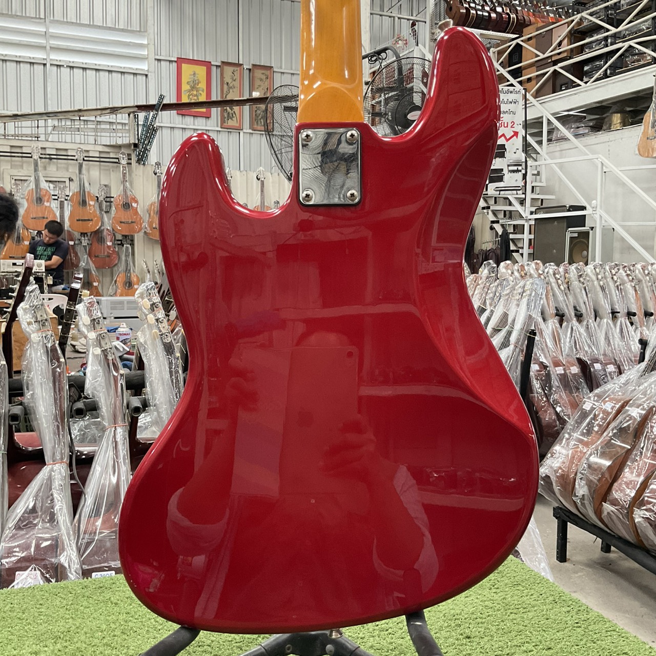 กีต้าร์เบส Legend