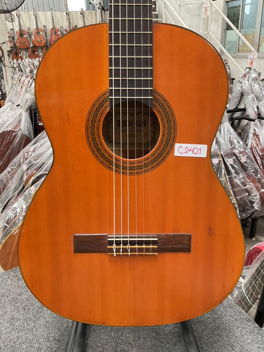 กีต้าร์คลาสสิค ZEN-ON GUT : No.70