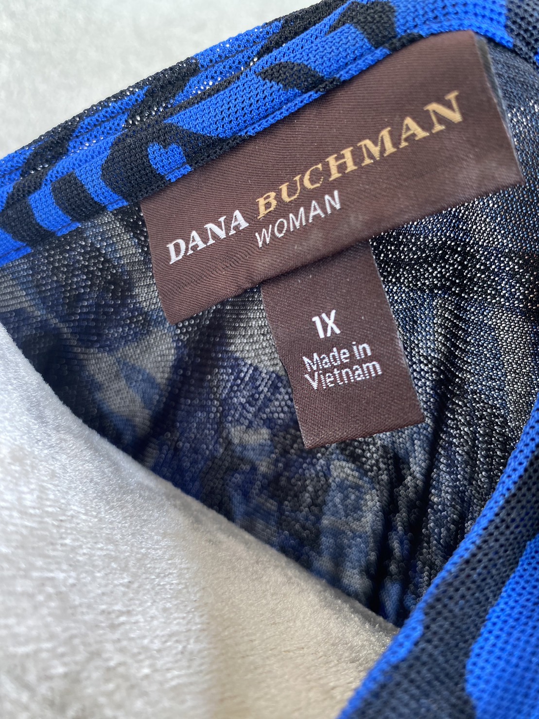 FF04520 เสื้อผ้ามือสอง สีน้ำเงินลาย แบรนด์ DANA BUCHMAN อก 48-52 นิ้ว