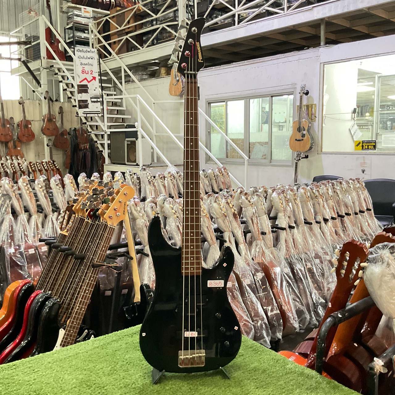 กีต้าร์เบส FERNANDES