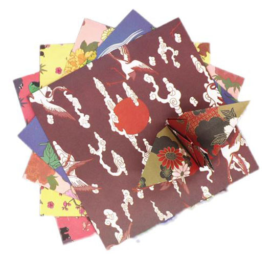 [สื่อการสอนภาษาญี่ปุ่น] กระดาษโอริกามิสี่เหลี่ยมพิมพ์ลายสองด้าน สไตล์ญี่ปุ่น ขนาด 15 ซม. 和風両面プリントの正方形折り紙、サイズ15cm。Japanese Style Double-Sided Printed Square Origami Paper, Size 15 cm.