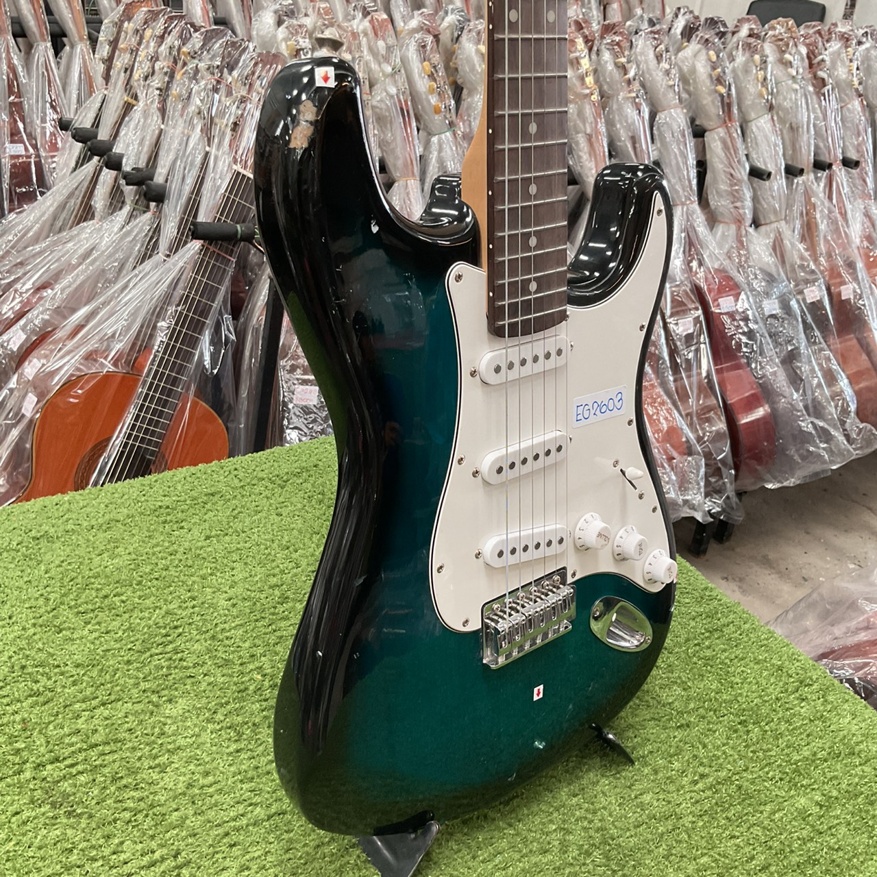 กีต้าร์ไฟฟ้า Mavis