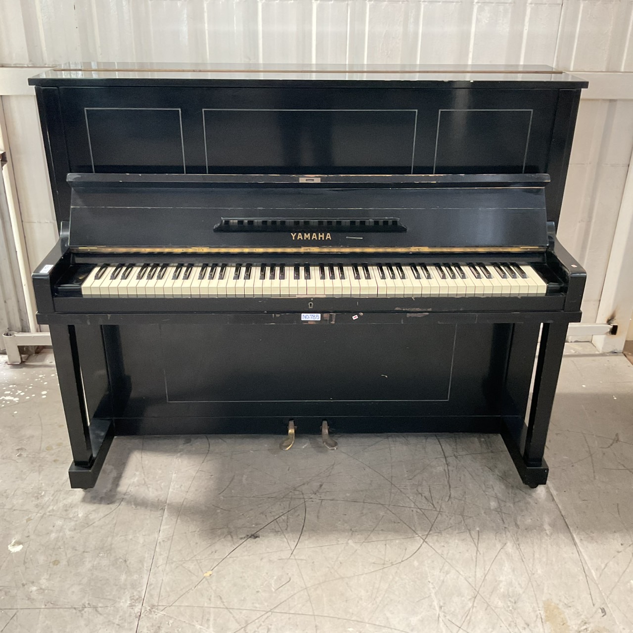 เปียโนอัพไลท์ YAMAHA : No.100