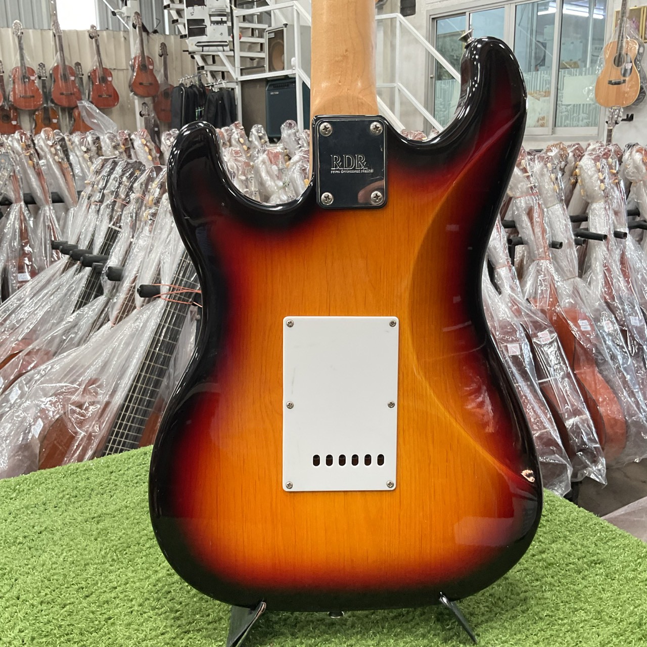 กีต้าร์ไฟฟ้า R D R