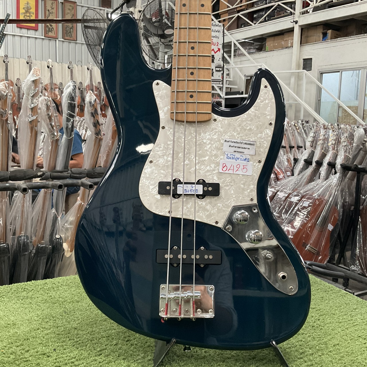 กีต้าร์เบส PhotoGenic สินค้าไม่พร้อมใช้งาน (ต้องซ่อม)