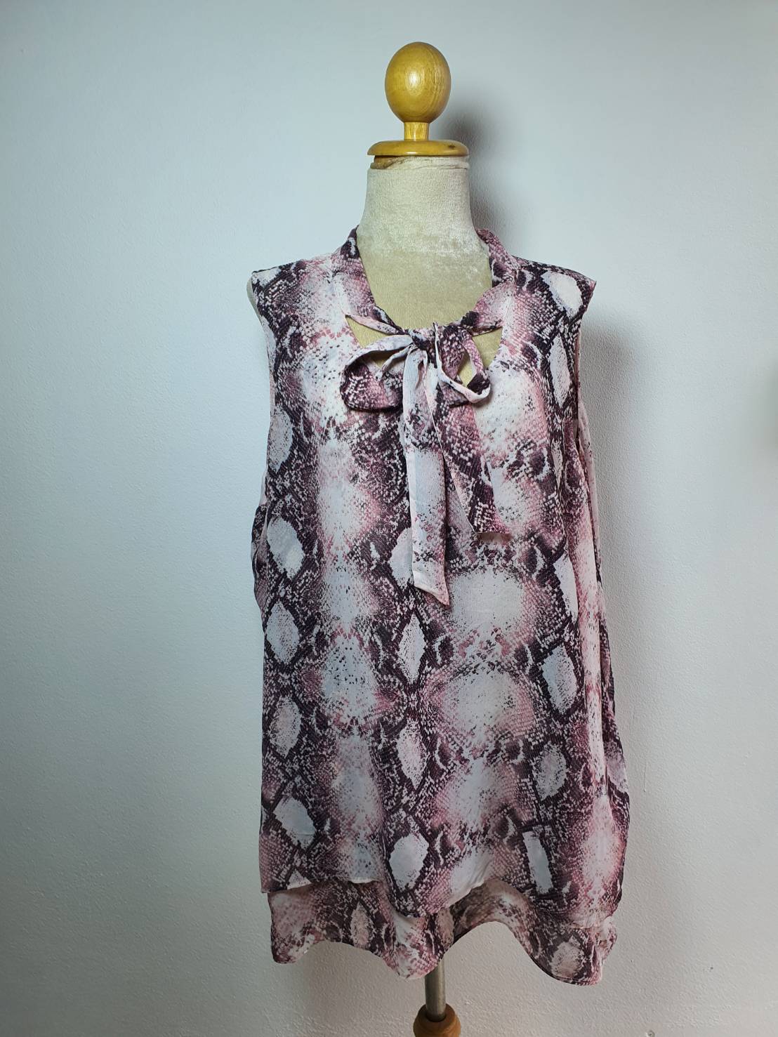 FF03883 เสื้อผ้ามือสอง ลวดลายสวย แบรนด์ LILY MORGAN อก free-52 นิ้ว
