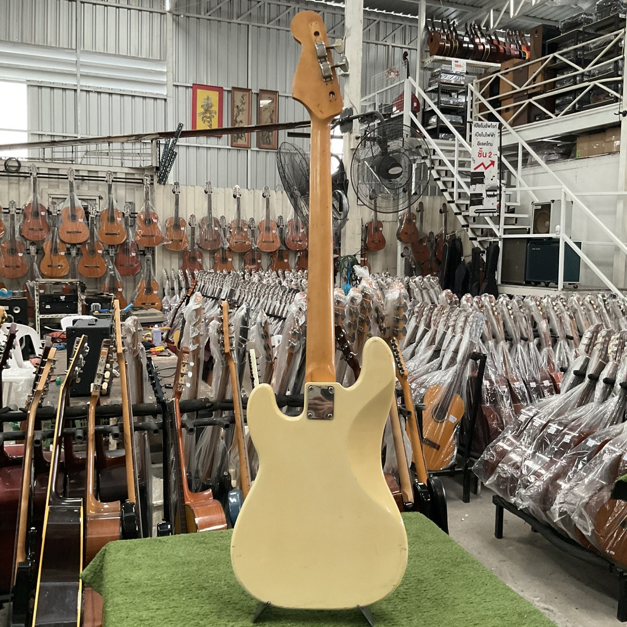 กีต้าร์เบส Birth สินค้าไม่พร้อมใช้งาน (ต้องซ่อม)