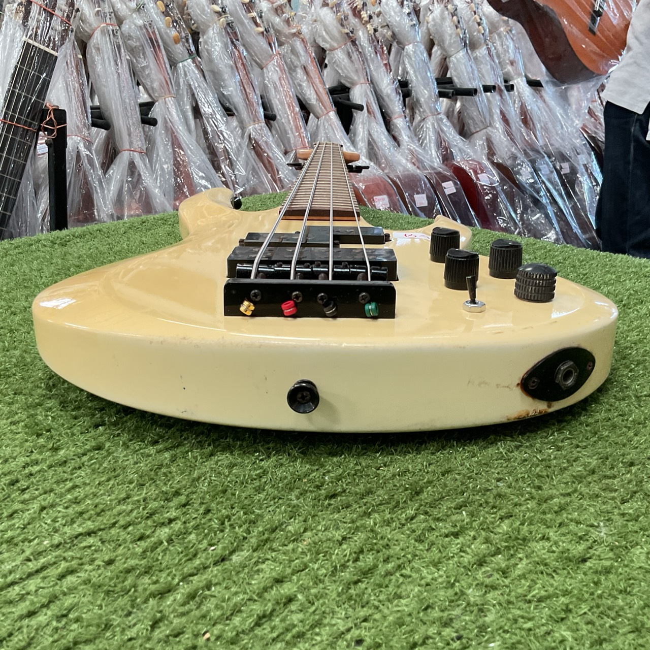 กีต้าร์เบส EDWARDS