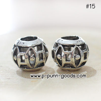 ลูกปัดฉลุลาย 11x9 มม. สีเงินโบราณ **กรุณาเลือกลายด้านใน**