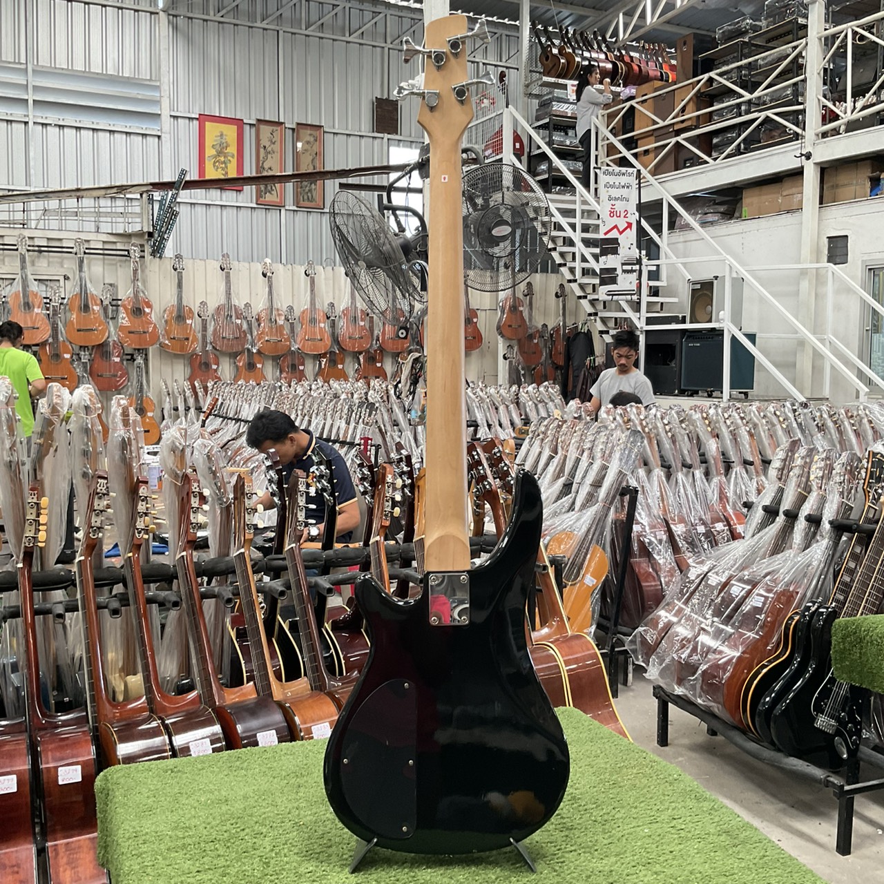 กีต้าร์เบส BUSKER'S