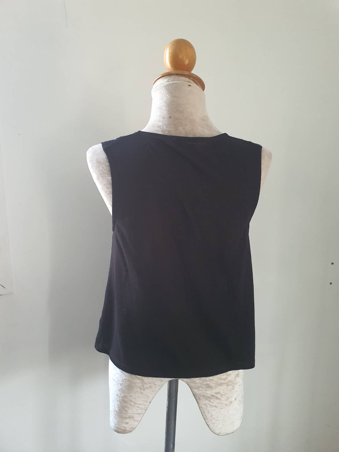 FF06076 เสื้อแขนกุด สีดำ มือสอง MNG อก 33-36 นิ้ว