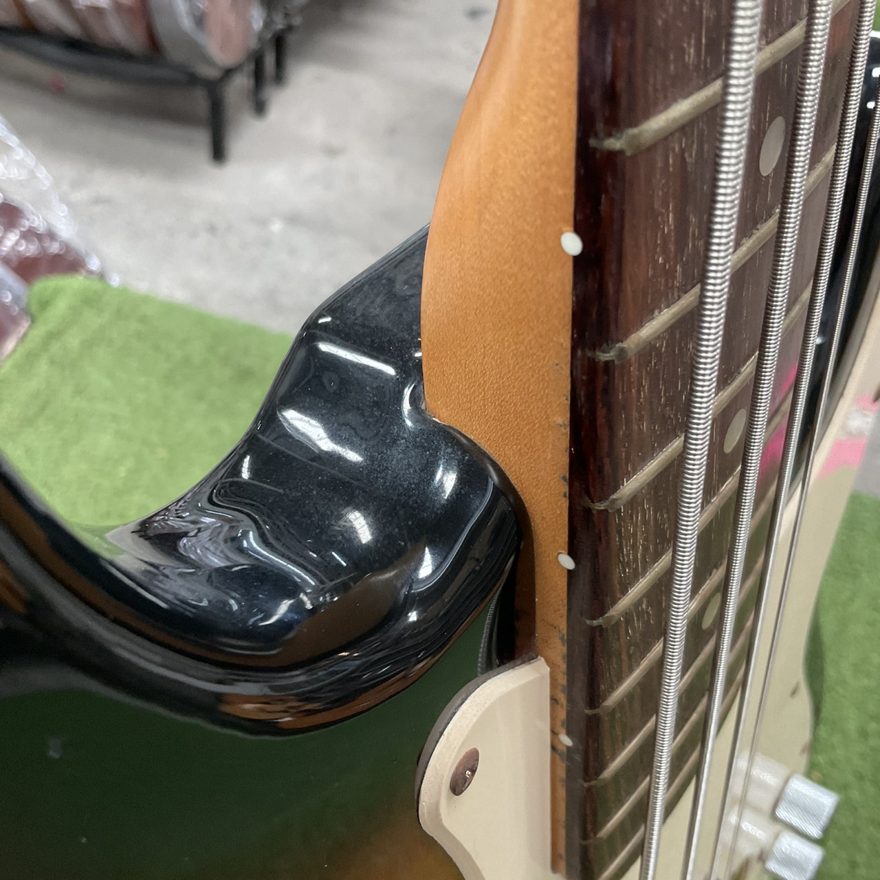 กีต้าร์เบส BROTHERS