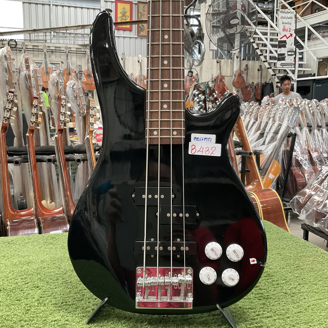 กีต้าร์เบส BUSKER'S