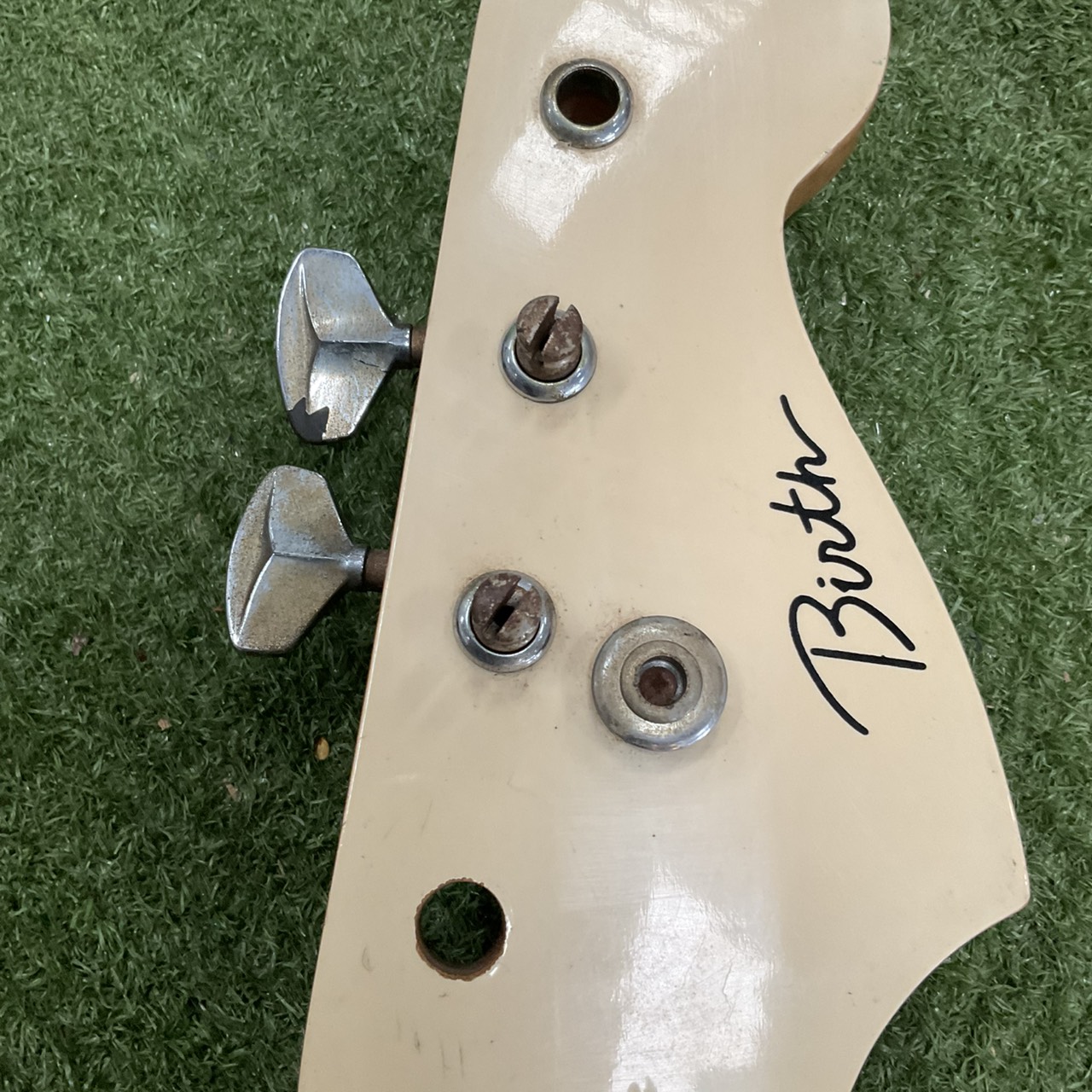 กีต้าร์เบส Birth สินค้าไม่พร้อมใช้งาน (ต้องซ่อม)