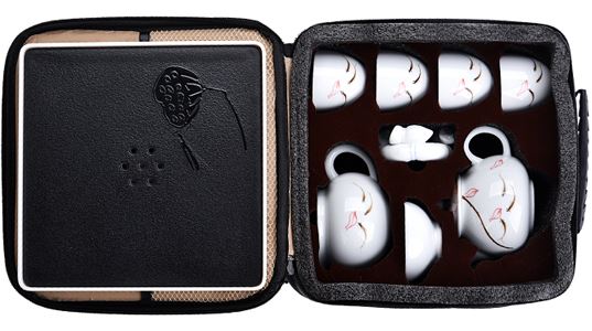 ชุดน้ำชาสำหรับพกพา บรรจุในกล่องกระทัดรัดอย่างดีป้องกันแตกเสียหาย มาพร้อมกาน้ำชา แก้ว4ใบ