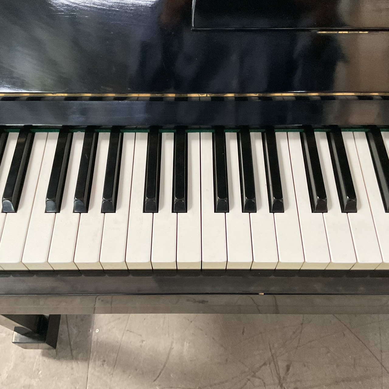 เปียโน MIKI