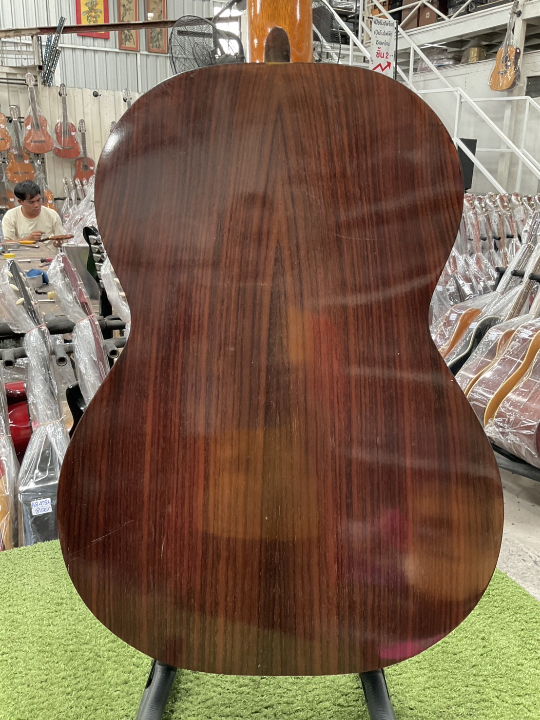 กีต้าร์คลาสสิค ยี่ห้อตามภาพ