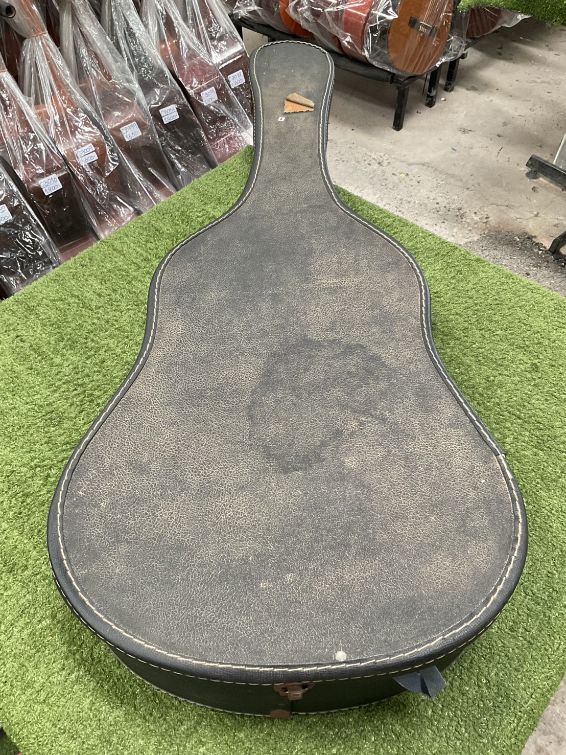 กล่องเคสกีต้าร์คลาสสิค