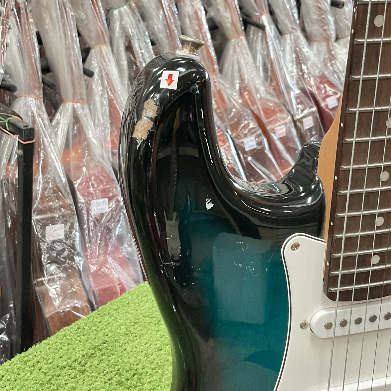 กีต้าร์ไฟฟ้า Mavis